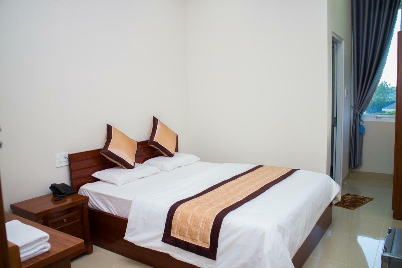 Hotel Nguyên Phước Plây Ku Exterior foto