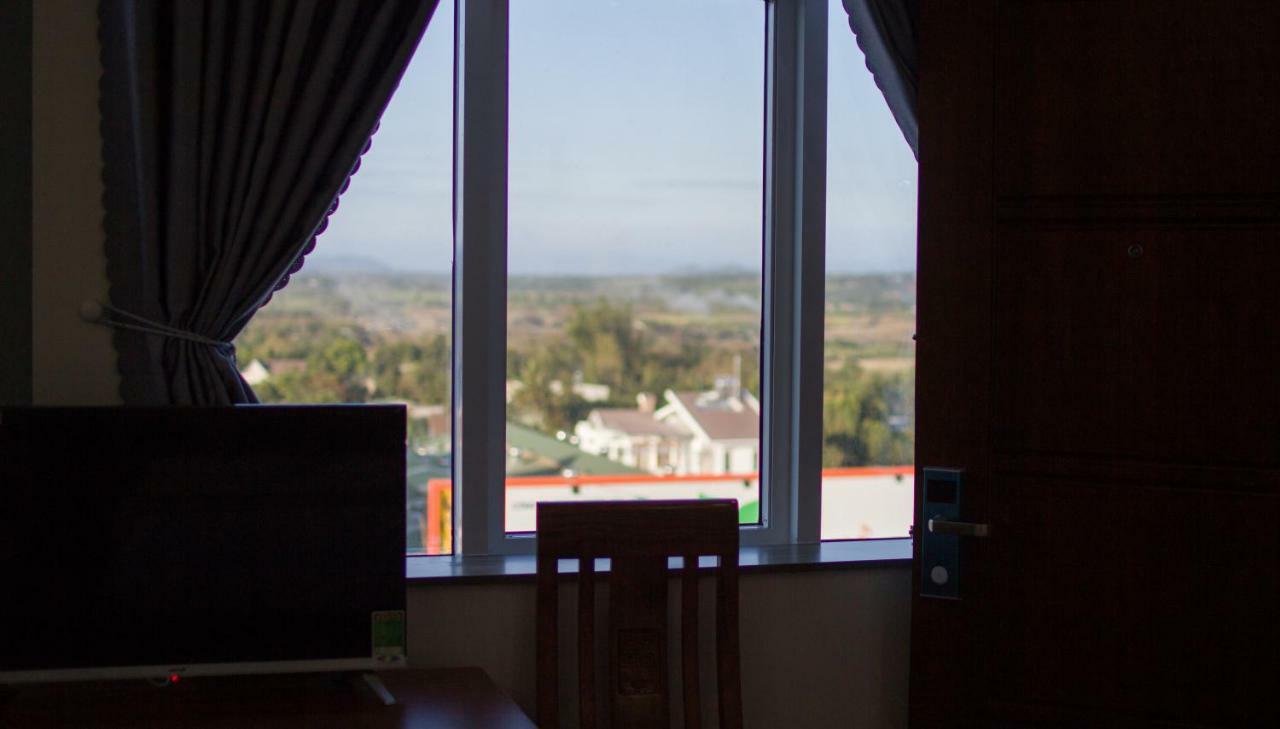 Hotel Nguyên Phước Plây Ku Exterior foto